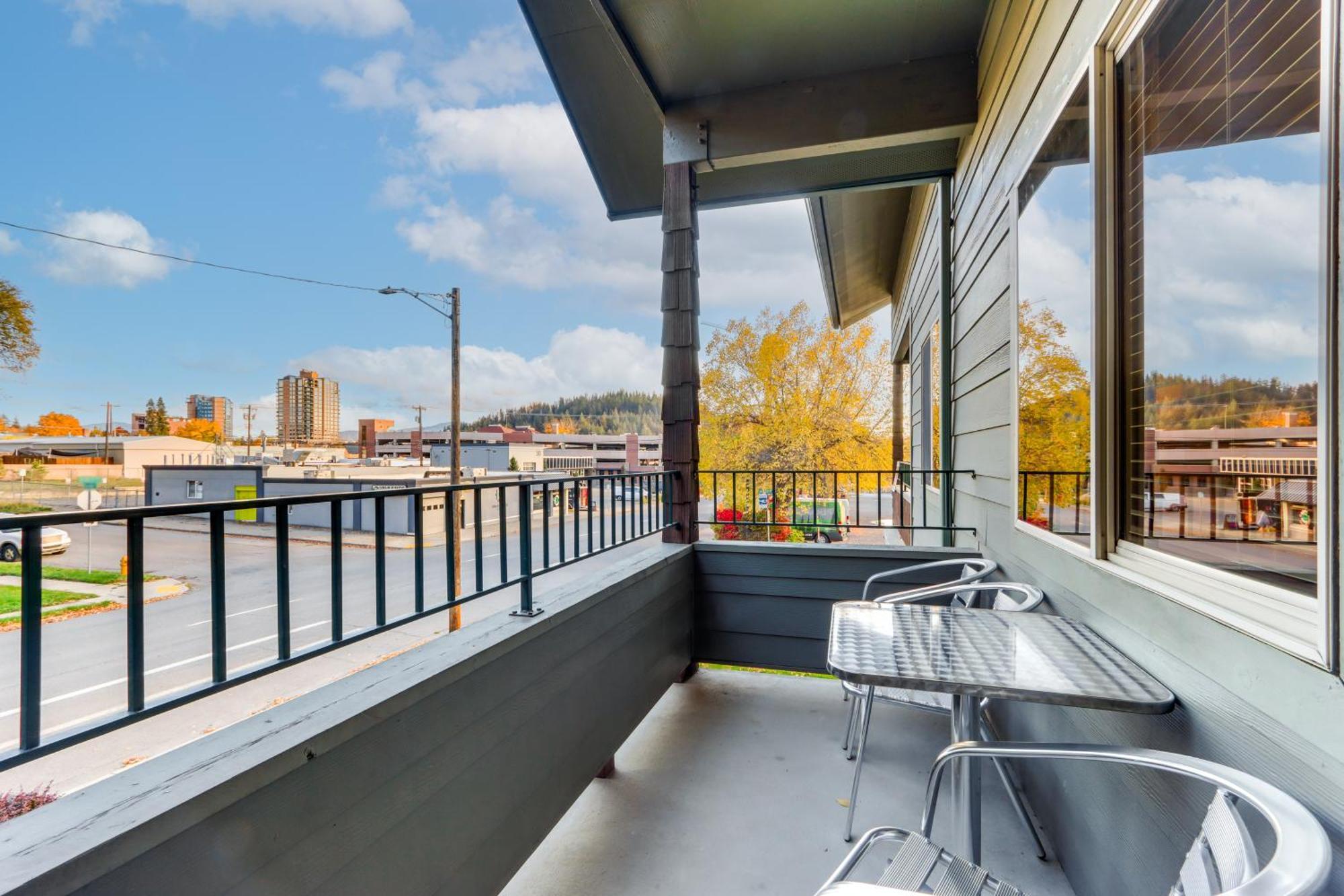 Modern Coeur Dalene Getaway Condo Walk Downtown! Coeur d'Alene Exterior photo