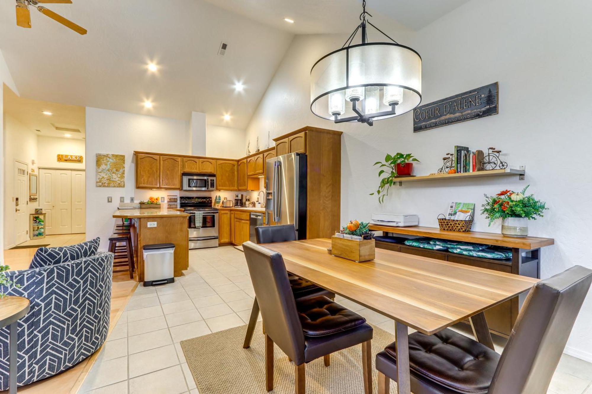 Modern Coeur Dalene Getaway Condo Walk Downtown! Coeur d'Alene Exterior photo