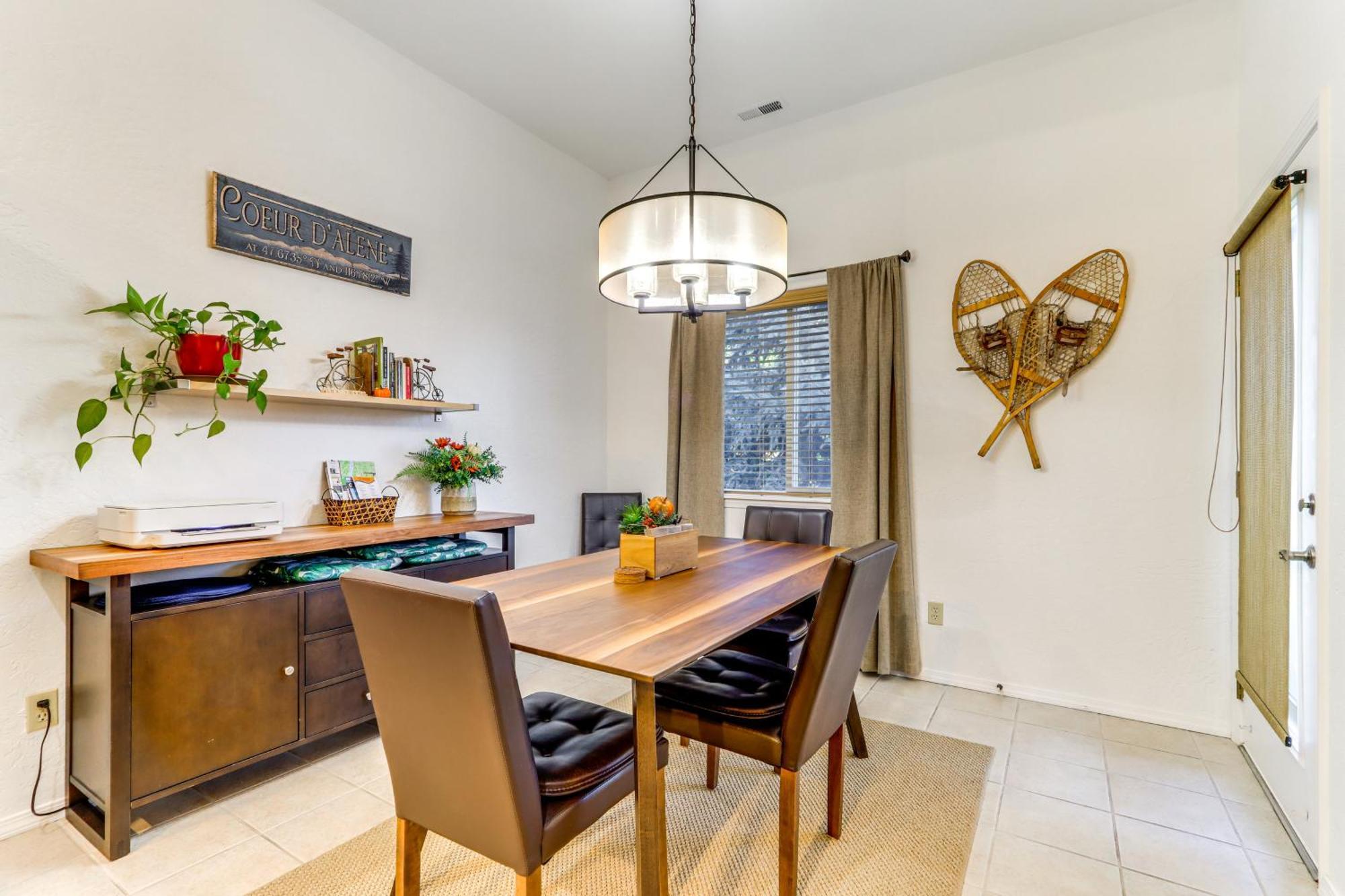 Modern Coeur Dalene Getaway Condo Walk Downtown! Coeur d'Alene Exterior photo