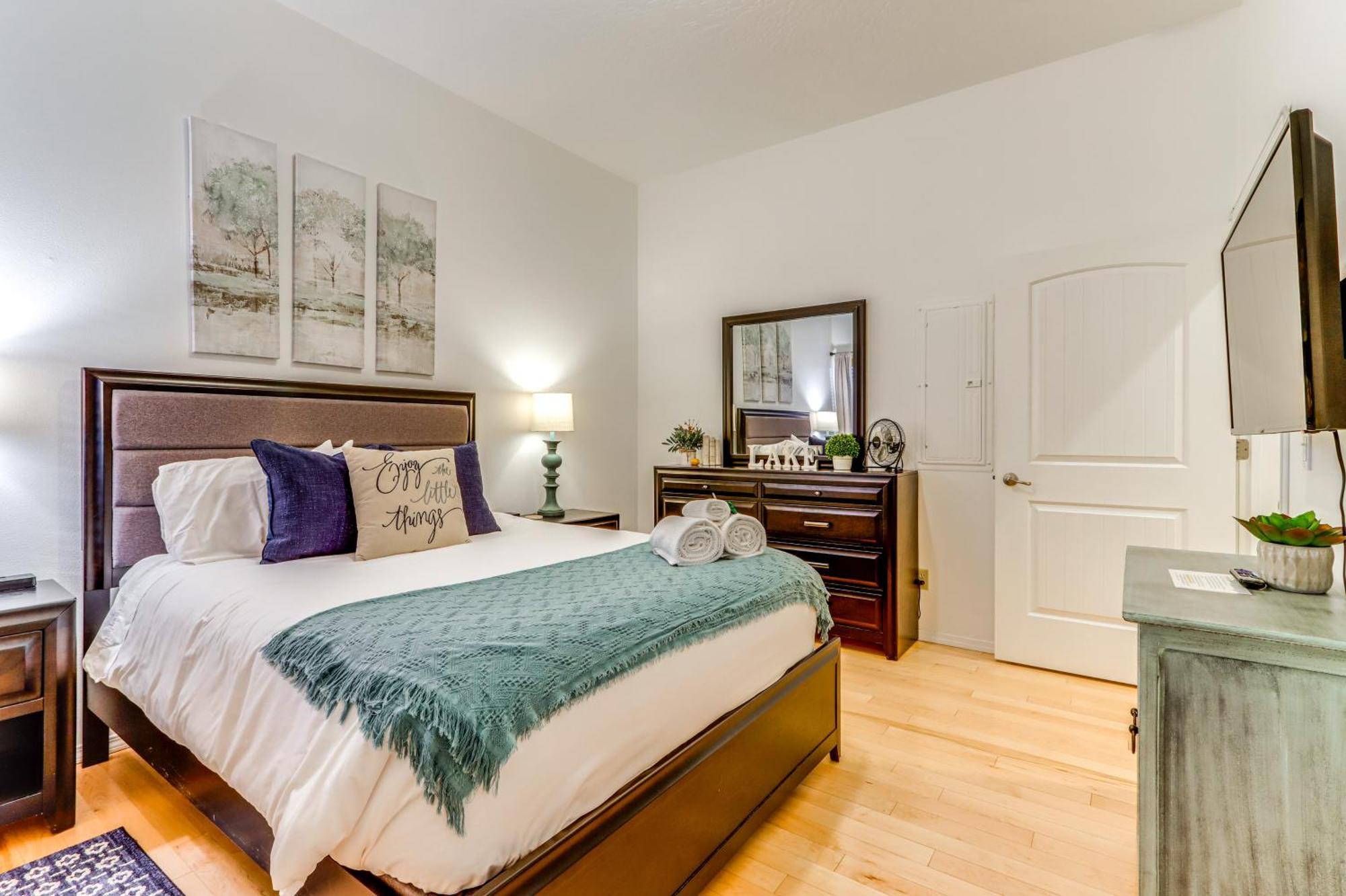 Modern Coeur Dalene Getaway Condo Walk Downtown! Coeur d'Alene Exterior photo