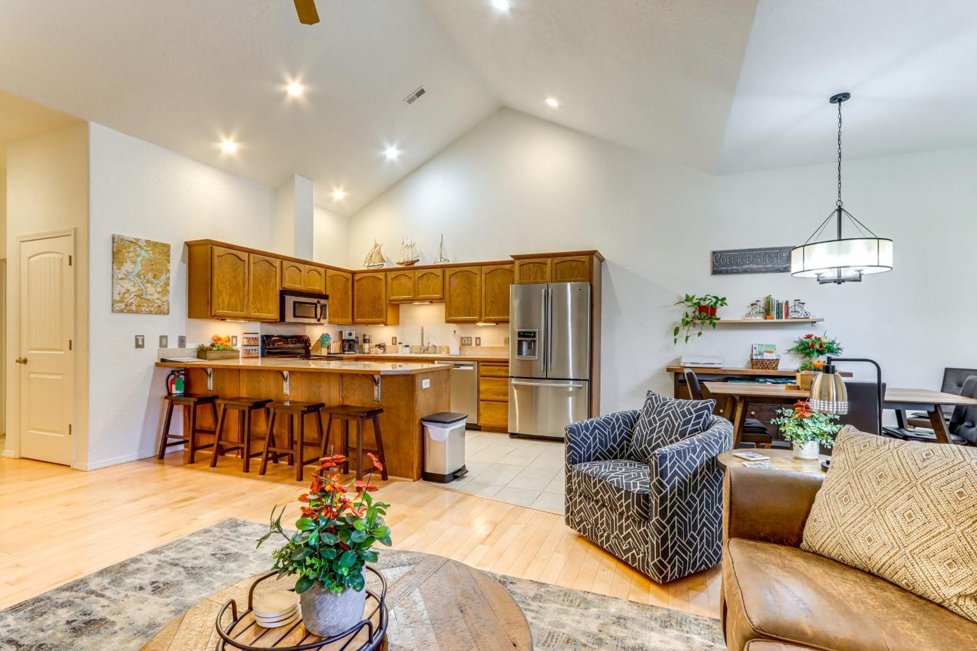 Modern Coeur Dalene Getaway Condo Walk Downtown! Coeur d'Alene Exterior photo