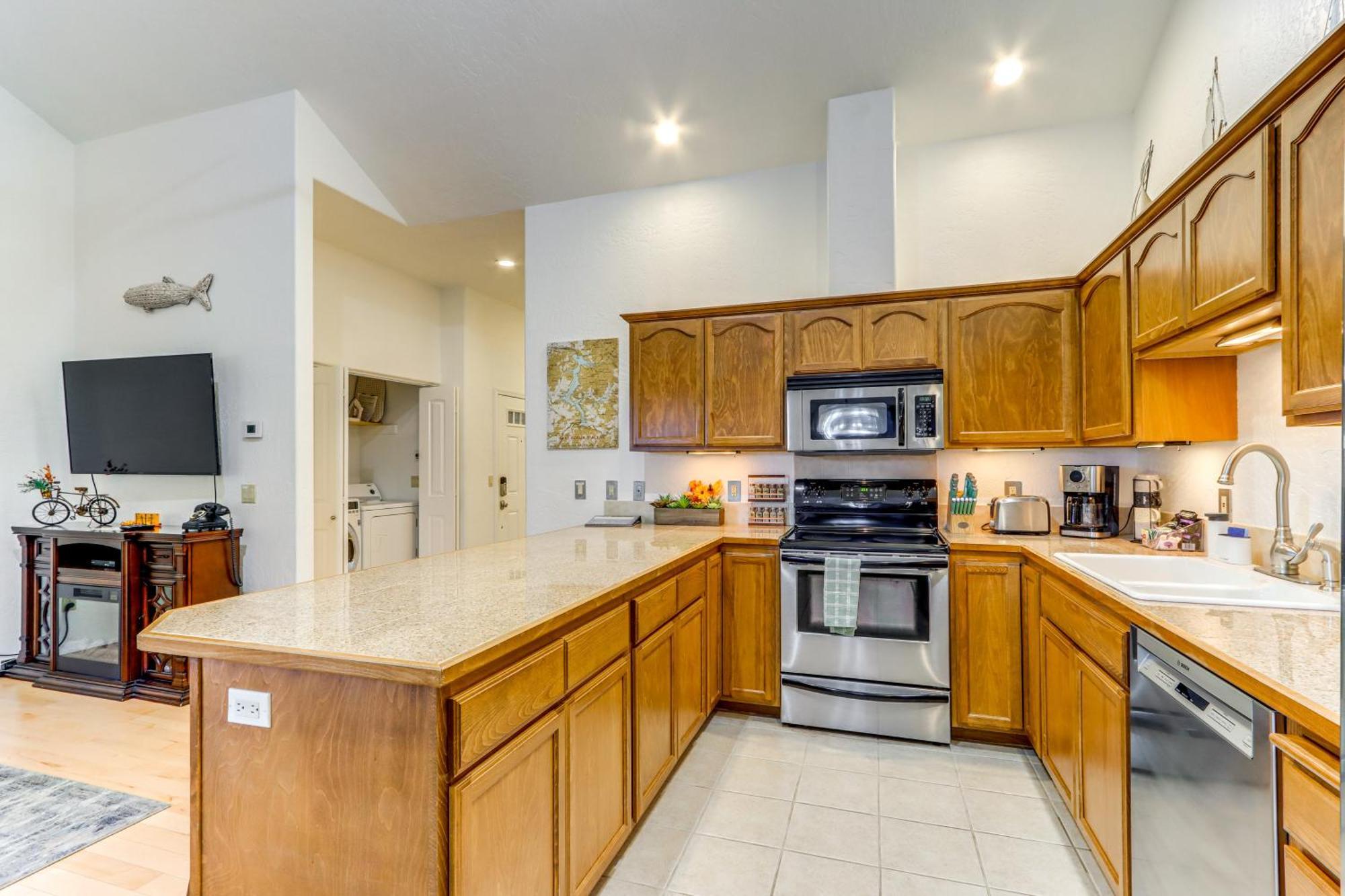 Modern Coeur Dalene Getaway Condo Walk Downtown! Coeur d'Alene Exterior photo