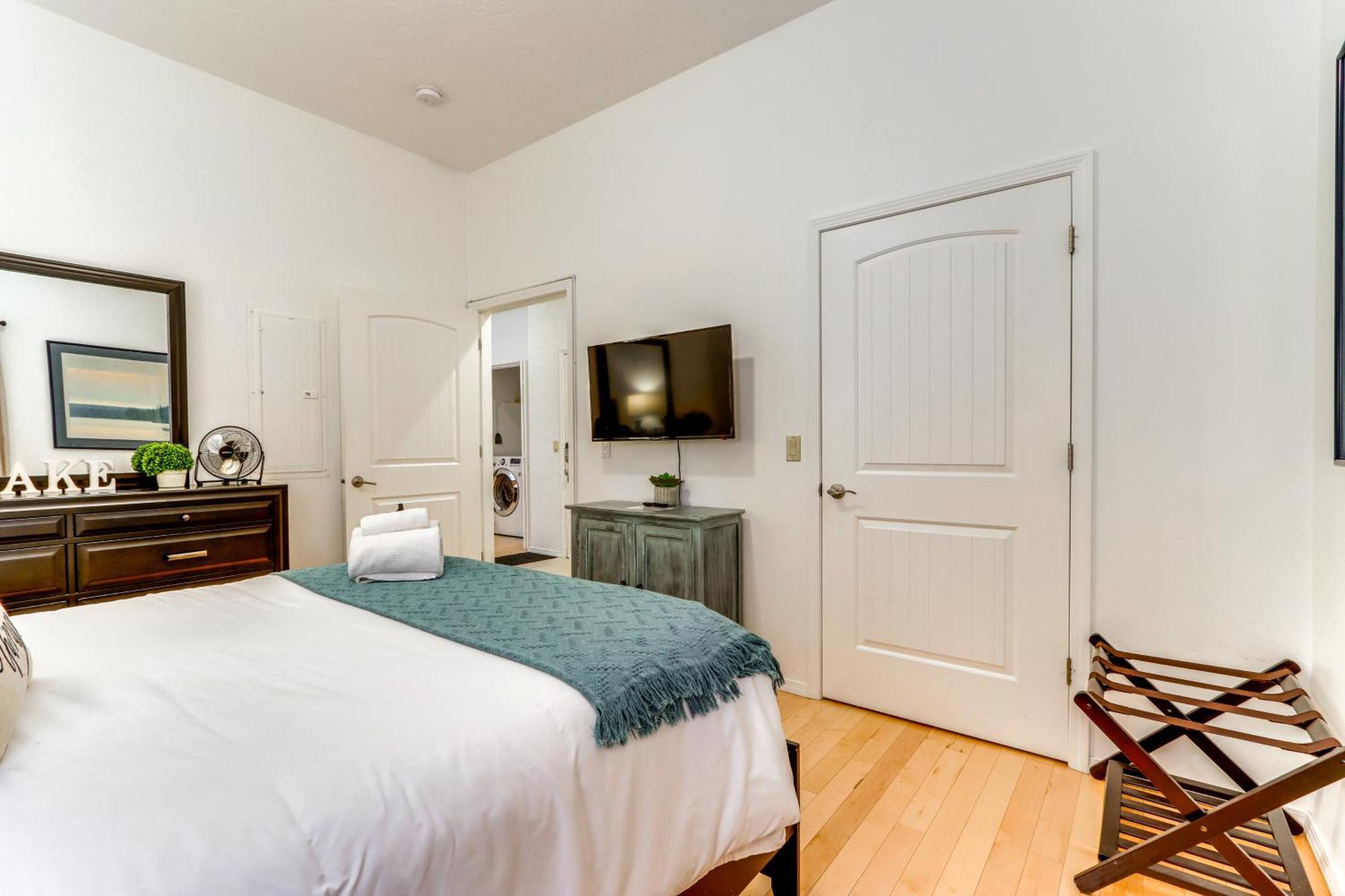 Modern Coeur Dalene Getaway Condo Walk Downtown! Coeur d'Alene Exterior photo