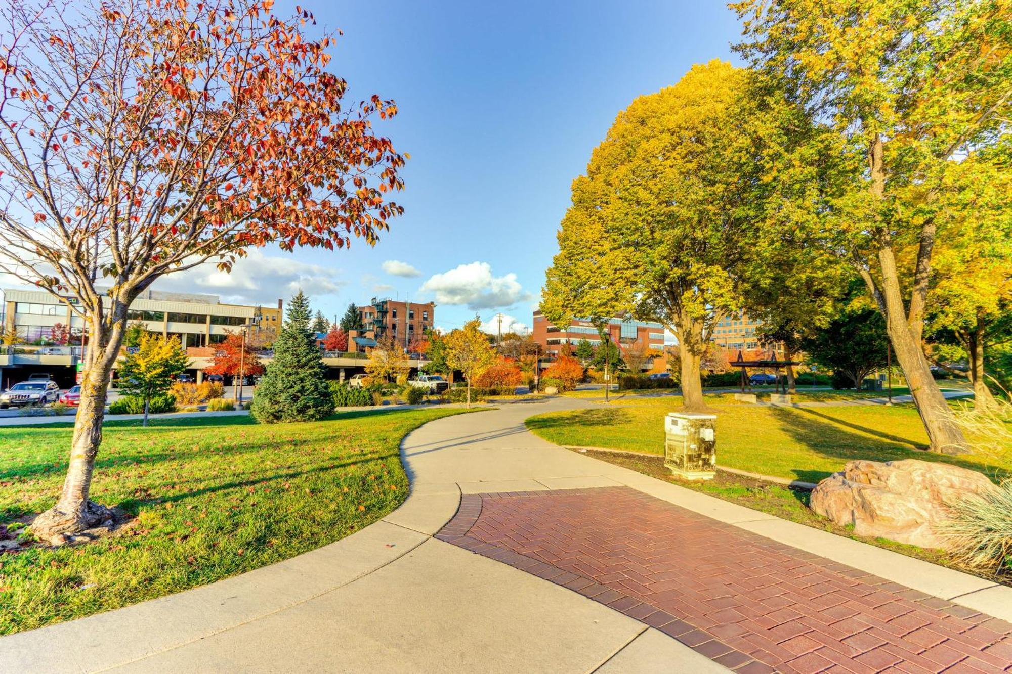 Modern Coeur Dalene Getaway Condo Walk Downtown! Coeur d'Alene Exterior photo
